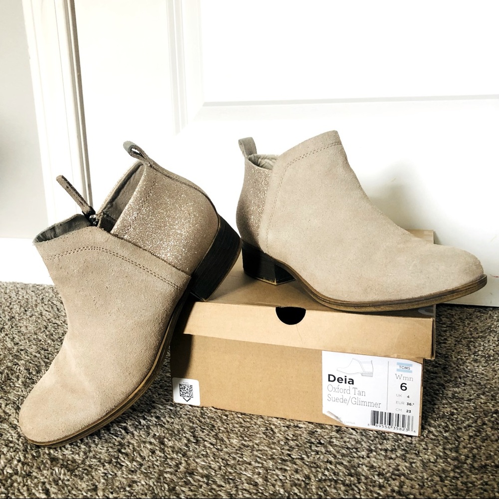 Women’s Toms Adria Oxford Tan Suede/Glimmer booties - Size 6